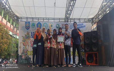 DOKUMENTASI PENERIMAAN TROPY LCC AL FURQON FEST